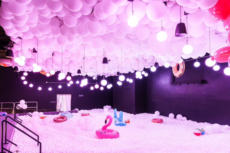 pit ball room neonika